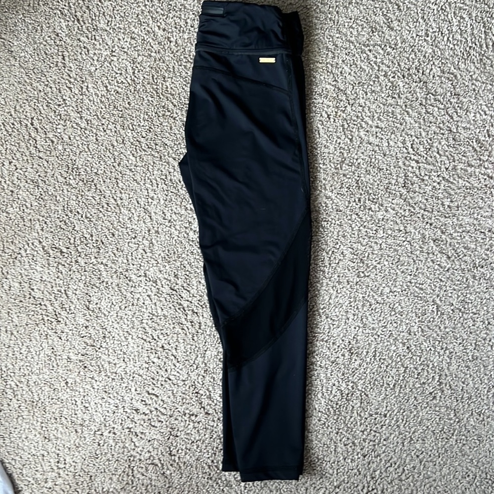 Mesh capris - Picture 2 of 3